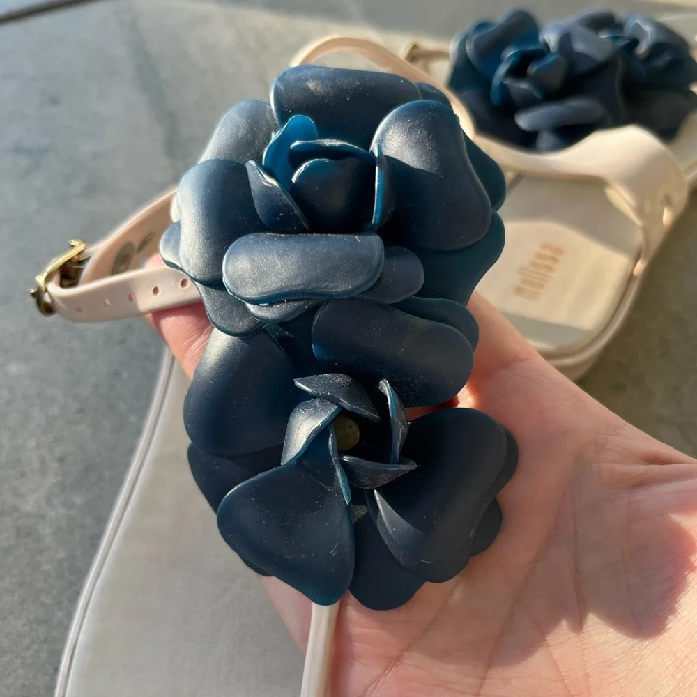 Melissa taupe sandal with blue flower